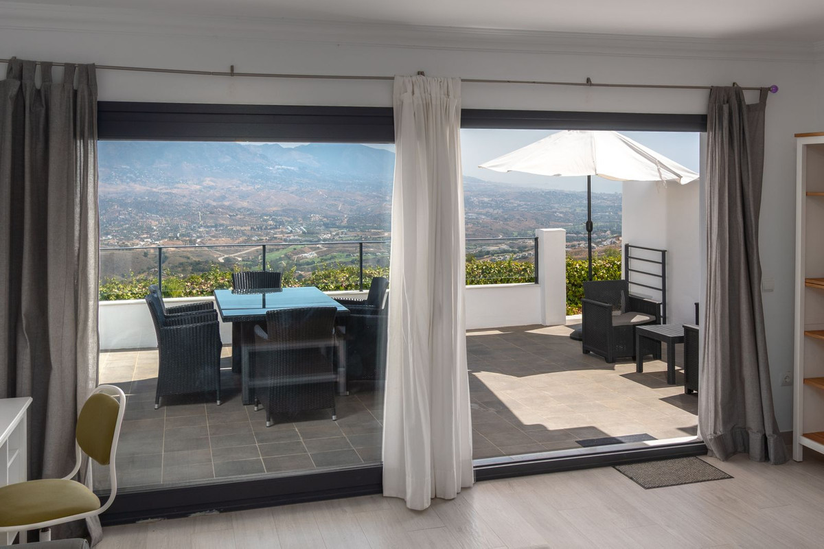 4 Bed Townhouse for sale in La Mairena Costa Del Sol, Málaga, Spain