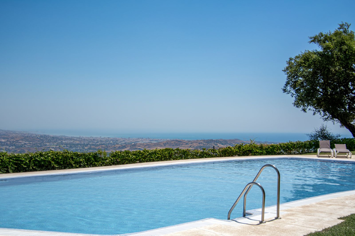 4 Bed Townhouse for sale in La Mairena Costa Del Sol, Málaga, Spain
