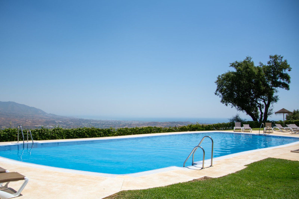 4 Bed Townhouse for sale in La Mairena Costa Del Sol, Málaga, Spain