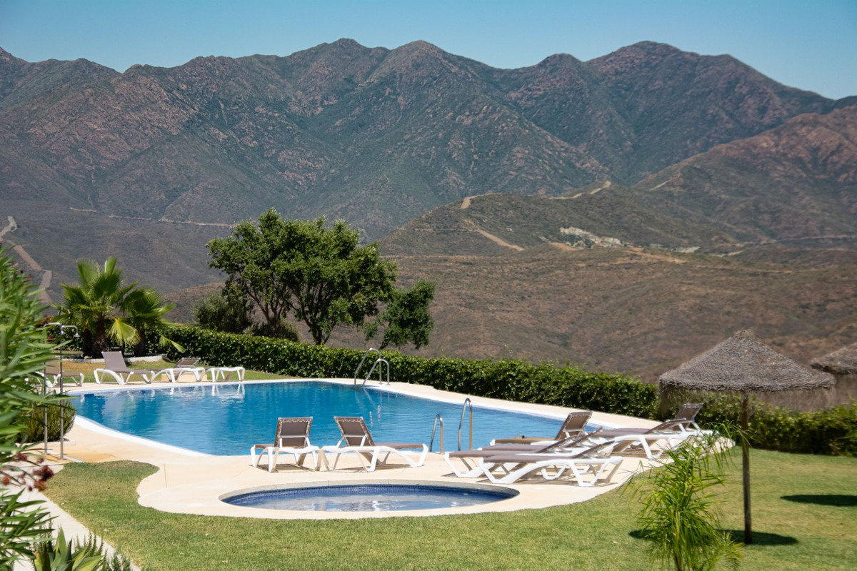 4 Bed Townhouse for sale in La Mairena Costa Del Sol, Málaga, Spain