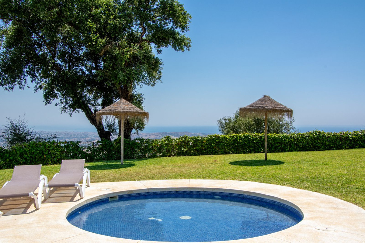 4 Bed Townhouse for sale in La Mairena Costa Del Sol, Málaga, Spain