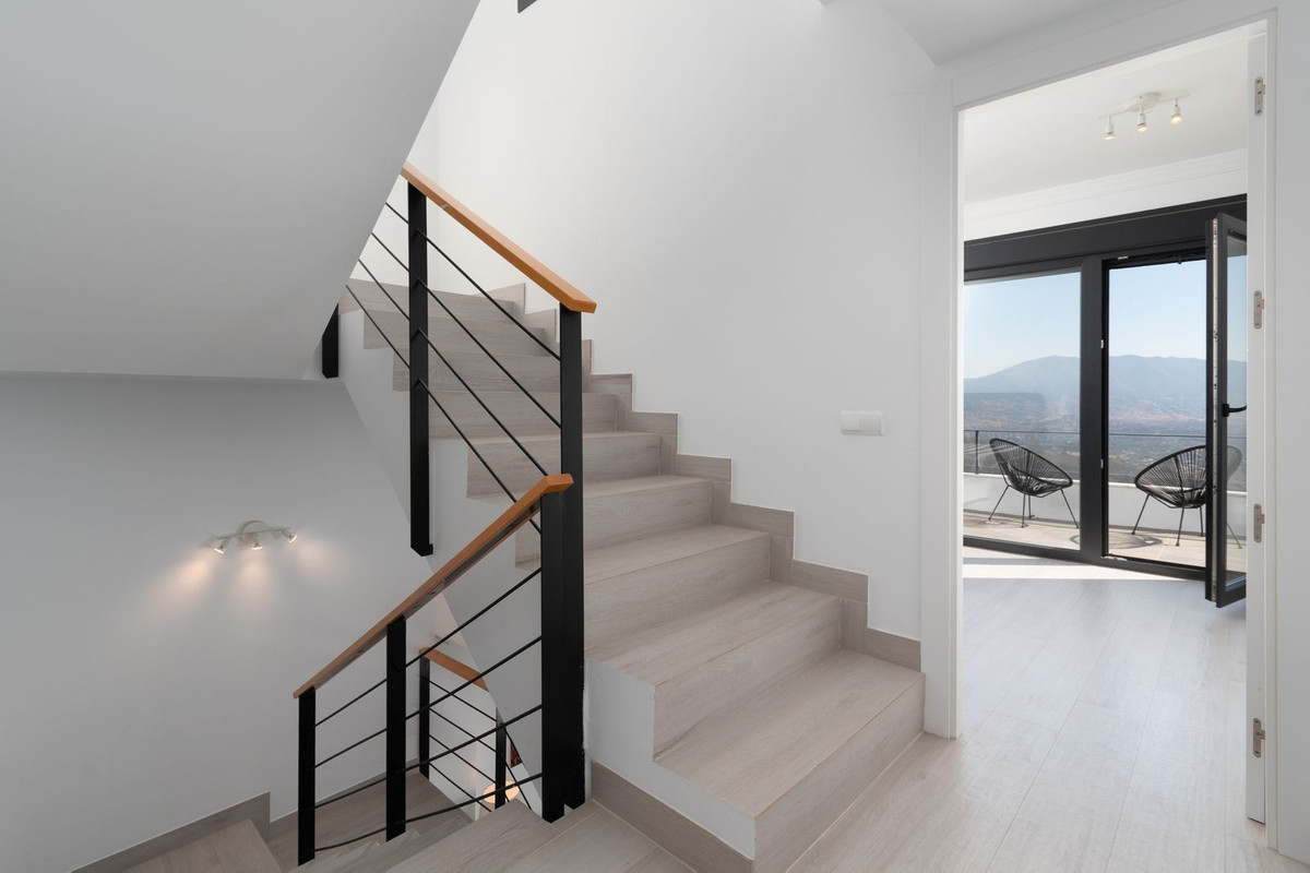 4 Bed Townhouse for sale in La Mairena Costa Del Sol, Málaga, Spain
