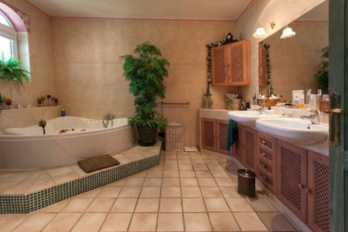 Se vende Villa - Chalet de 6 dormitorios en Costa Del Sol, Málaga, España