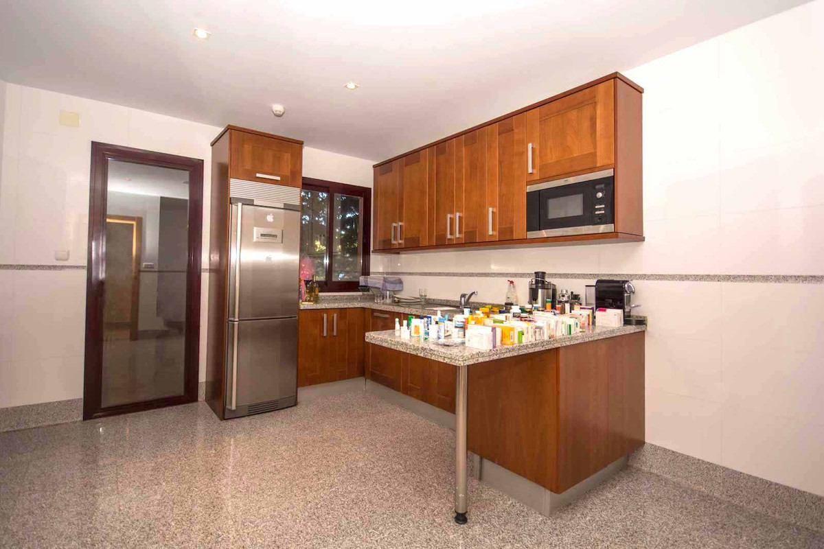4 Bed Apartment for sale in New Golden Mile Costa Del Sol, Málaga, Spain