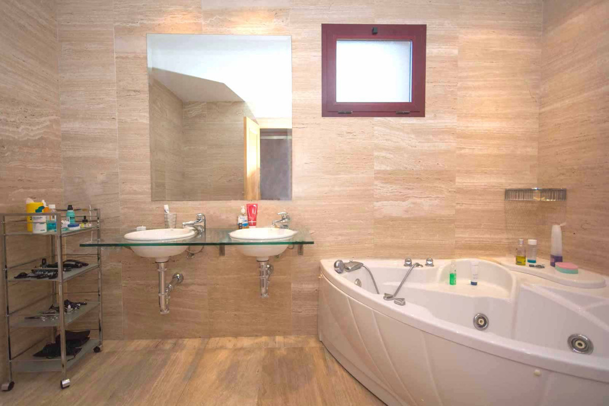 4 Bed Apartment for sale in New Golden Mile Costa Del Sol, Málaga, Spain