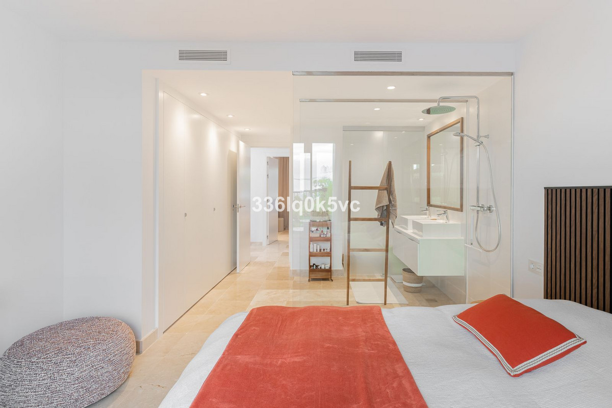3 Bed Apartment for sale in Benahavís Costa Del Sol, Málaga, Spain