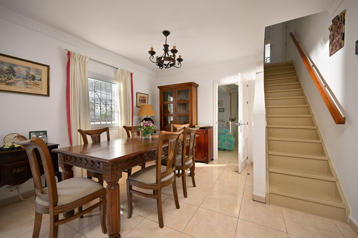Se vende Villa - Chalet de 4 dormitorios en Costa Del Sol, Málaga, España