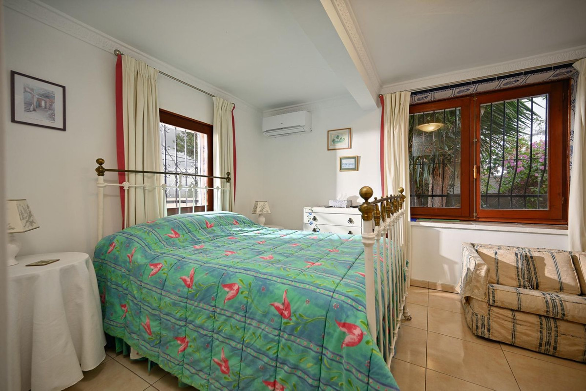 Se vende Villa - Chalet de 4 dormitorios en Costa Del Sol, Málaga, España