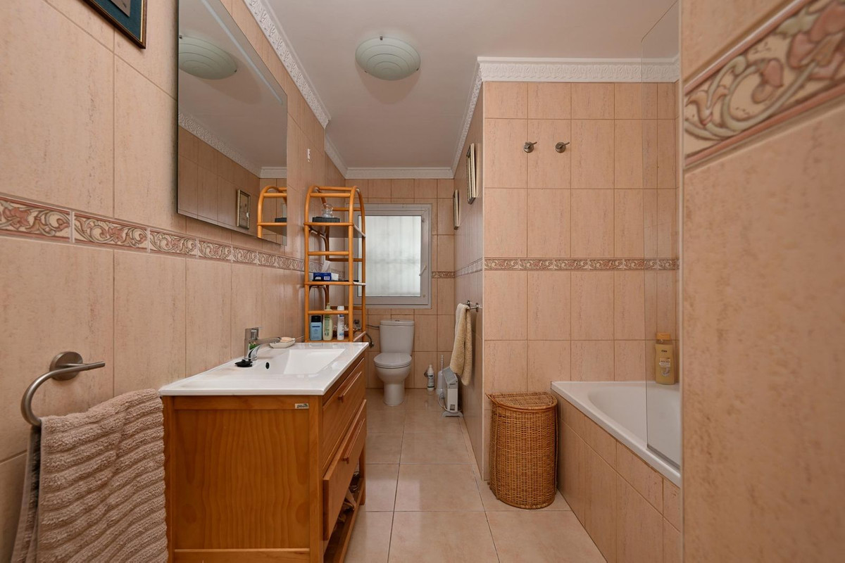 Se vende Villa - Chalet de 4 dormitorios en Costa Del Sol, Málaga, España