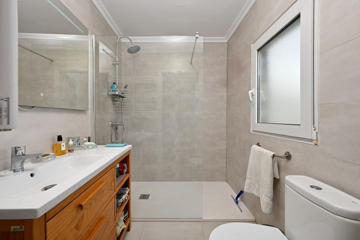 Se vende Villa - Chalet de 4 dormitorios en Costa Del Sol, Málaga, España