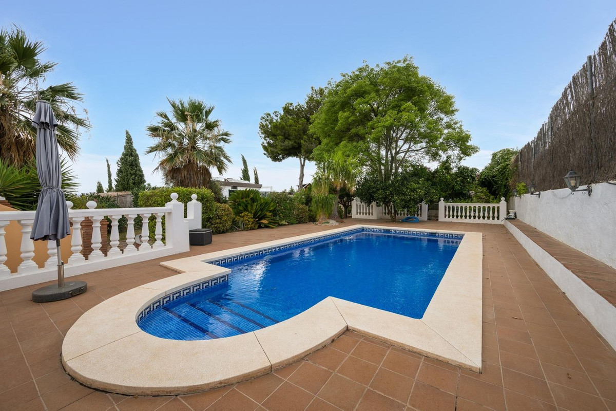 Se vende Villa - Chalet de 4 dormitorios en Costa Del Sol, Málaga, España