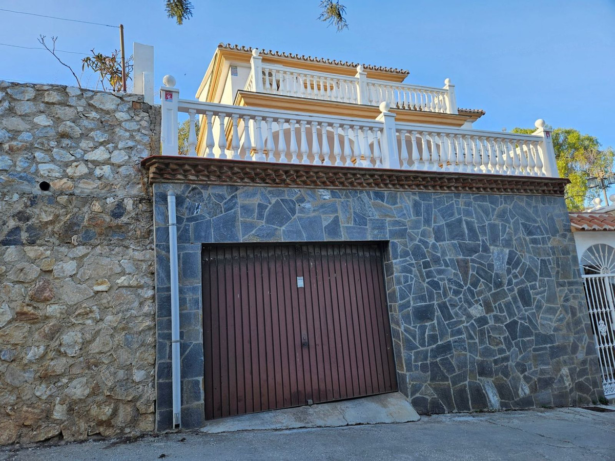 Se vende Villa - Chalet de 3 dormitorios en Málaga Ciudad, Málaga, España