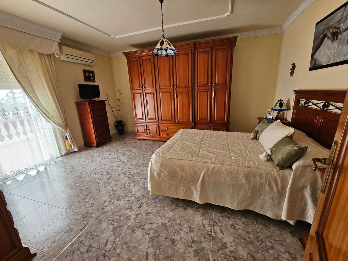 Se vende Villa - Chalet de 3 dormitorios en Málaga Ciudad, Málaga, España