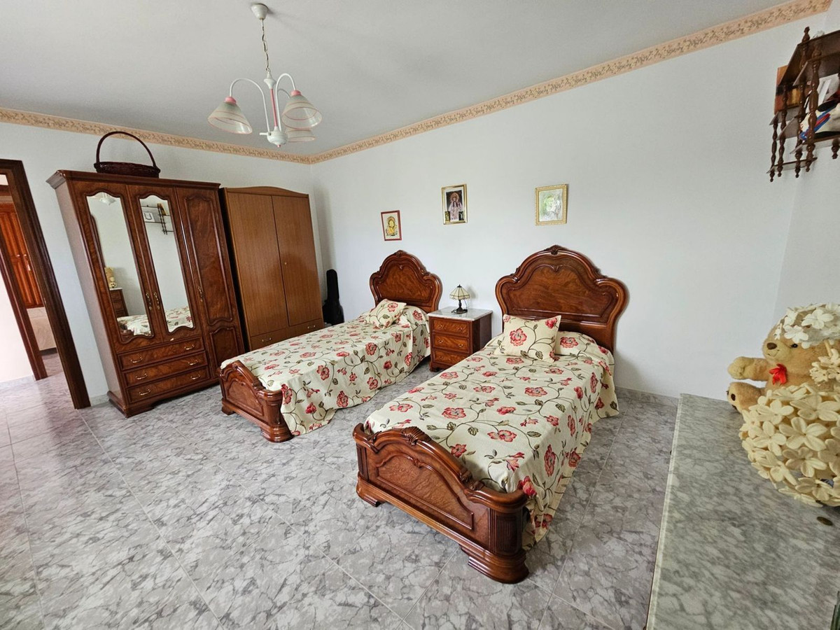 Se vende Villa - Chalet de 3 dormitorios en Málaga Ciudad, Málaga, España