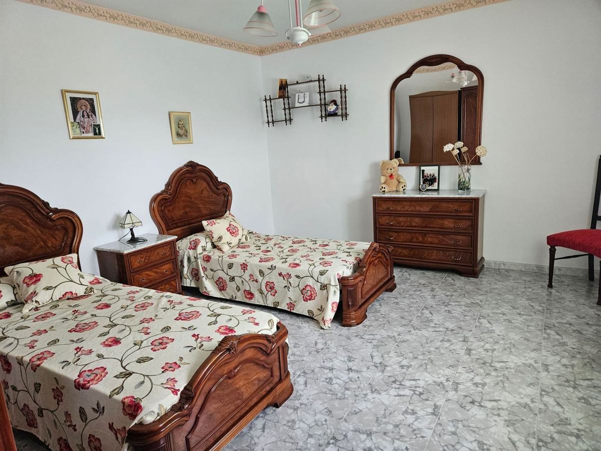 Se vende Villa - Chalet de 3 dormitorios en Málaga Ciudad, Málaga, España