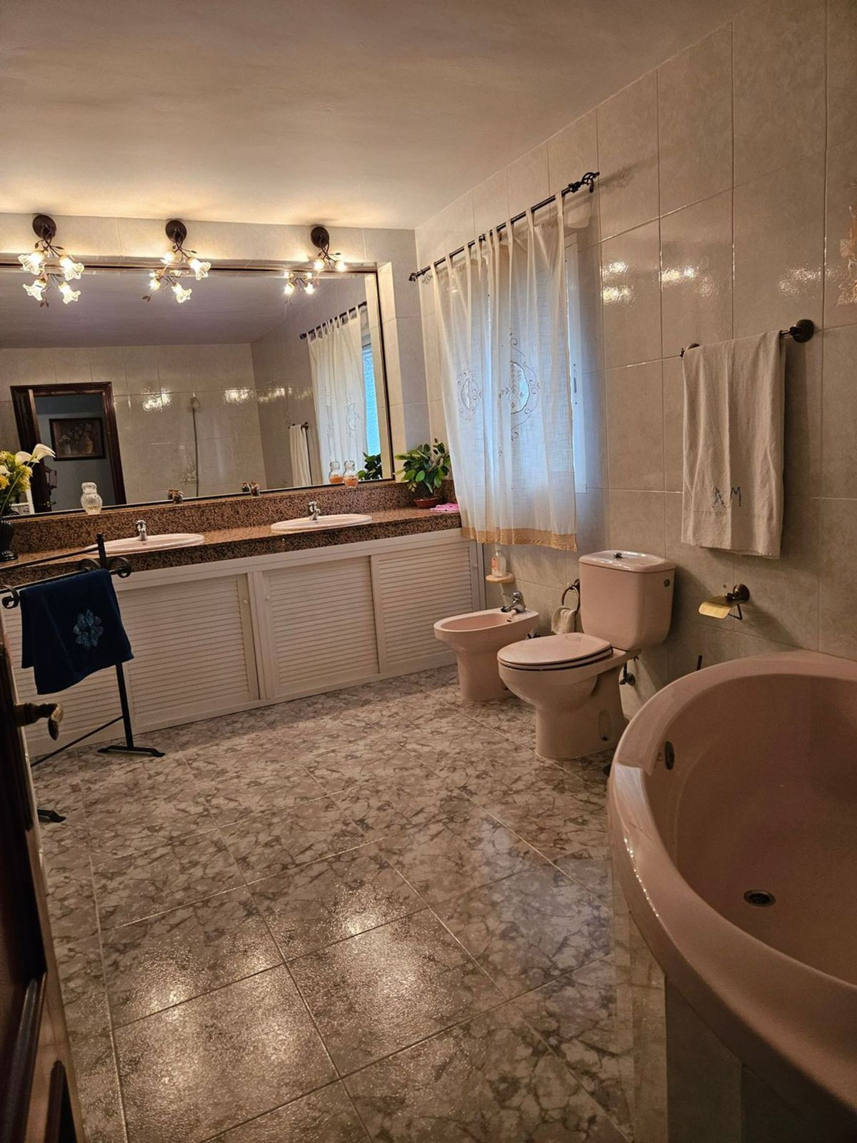 Se vende Villa - Chalet de 3 dormitorios en Málaga Ciudad, Málaga, España