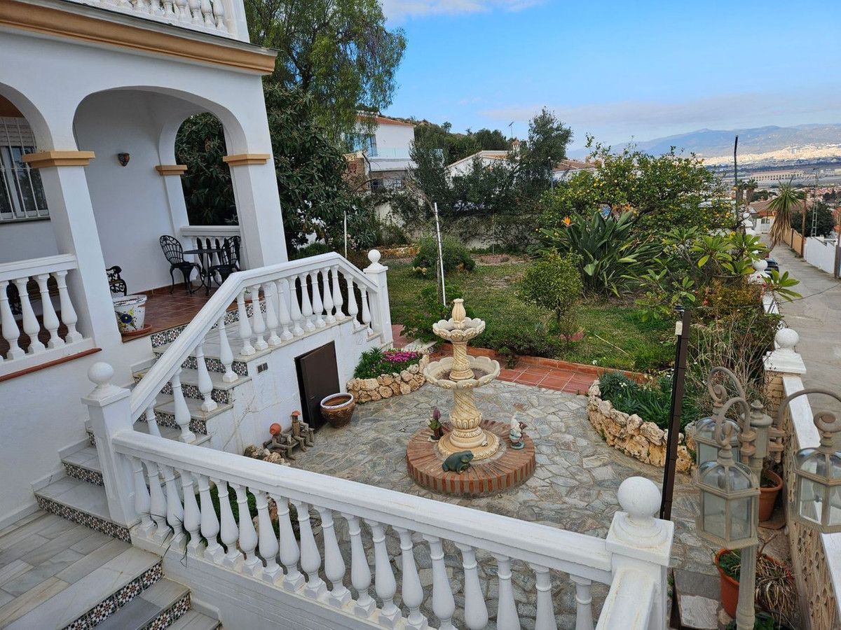 Se vende Villa - Chalet de 3 dormitorios en Málaga Ciudad, Málaga, España