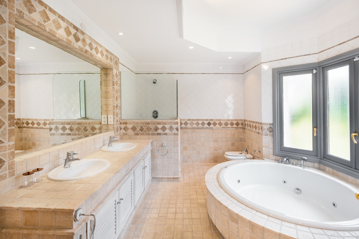 Se vende Villa - Chalet de 7 dormitorios en Costa Del Sol, Málaga, España