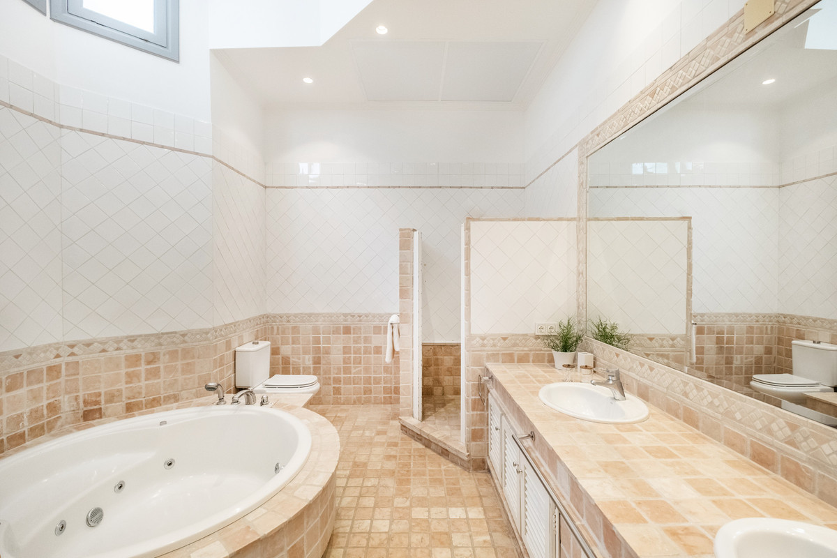 Se vende Villa - Chalet de 7 dormitorios en Costa Del Sol, Málaga, España