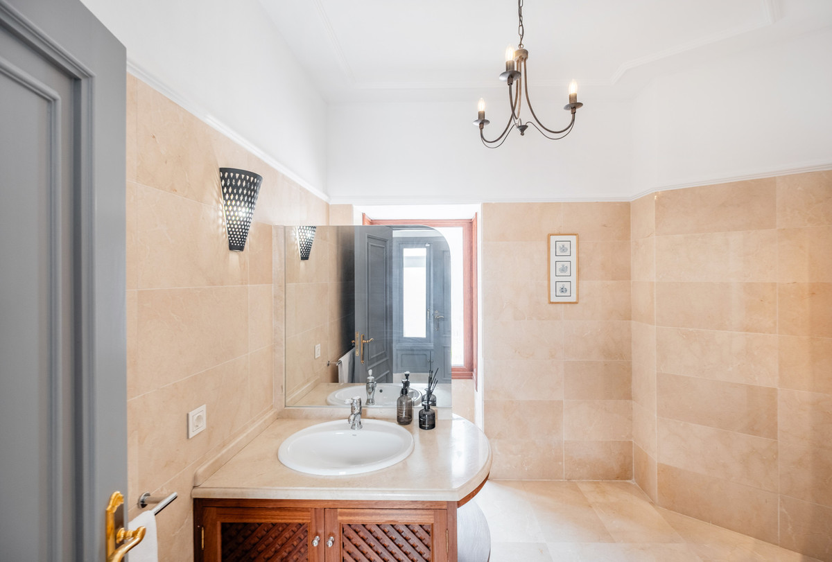 Se vende Villa - Chalet de 7 dormitorios en Costa Del Sol, Málaga, España