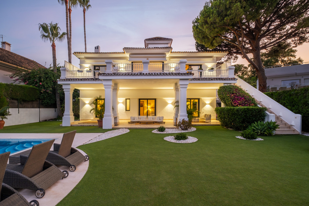 Se vende Villa - Chalet de 7 dormitorios en Costa Del Sol, Málaga, España