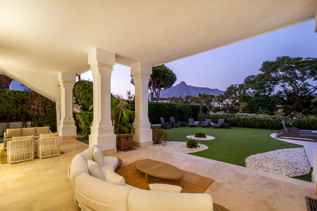 Se vende Villa - Chalet de 7 dormitorios en Costa Del Sol, Málaga, España