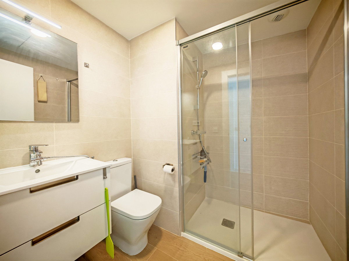 Se vende Apartamento Planta Media de 2 dormitorios en Costa Del Sol, Málaga, España
