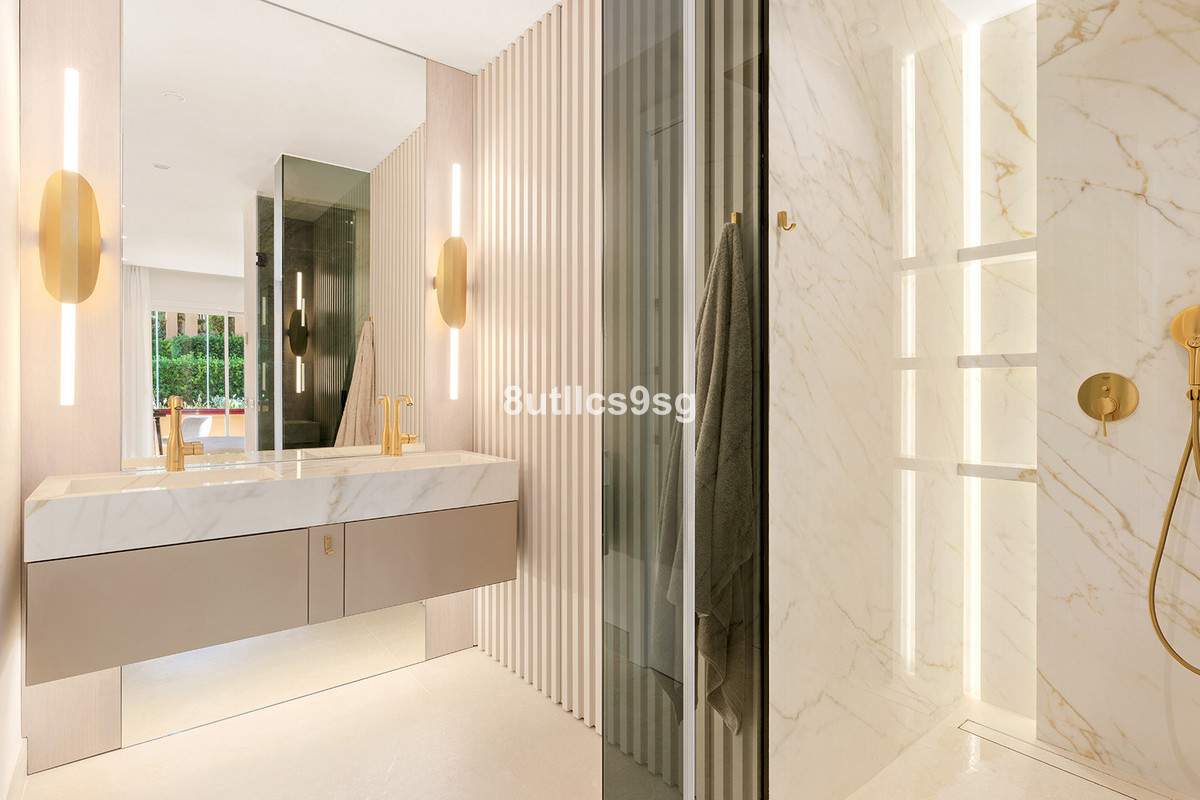 Se vende Apartamento Planta Baja de 4 dormitorios en Costa Del Sol, Málaga, España