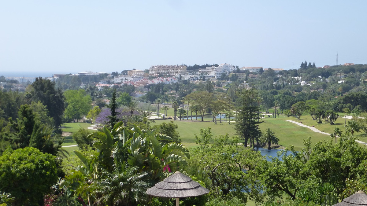 Apartment for sale in Nueva Andalucía Costa Del Sol, Málaga, Spain