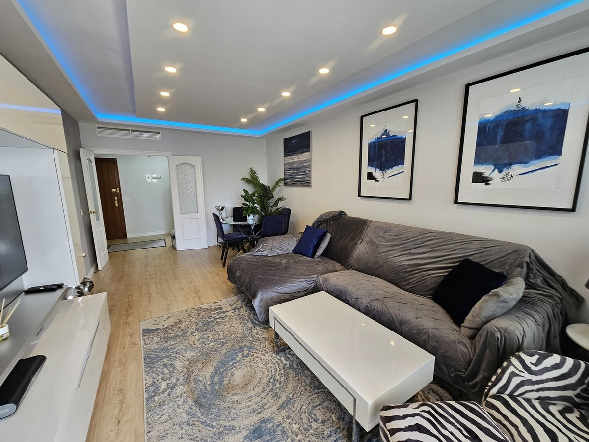 2 Bed Apartment for sale in El Paraiso Costa Del Sol, Málaga, Spain