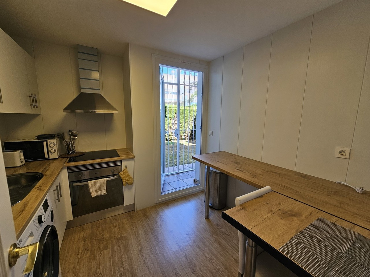 2 Bed Apartment for sale in El Paraiso Costa Del Sol, Málaga, Spain