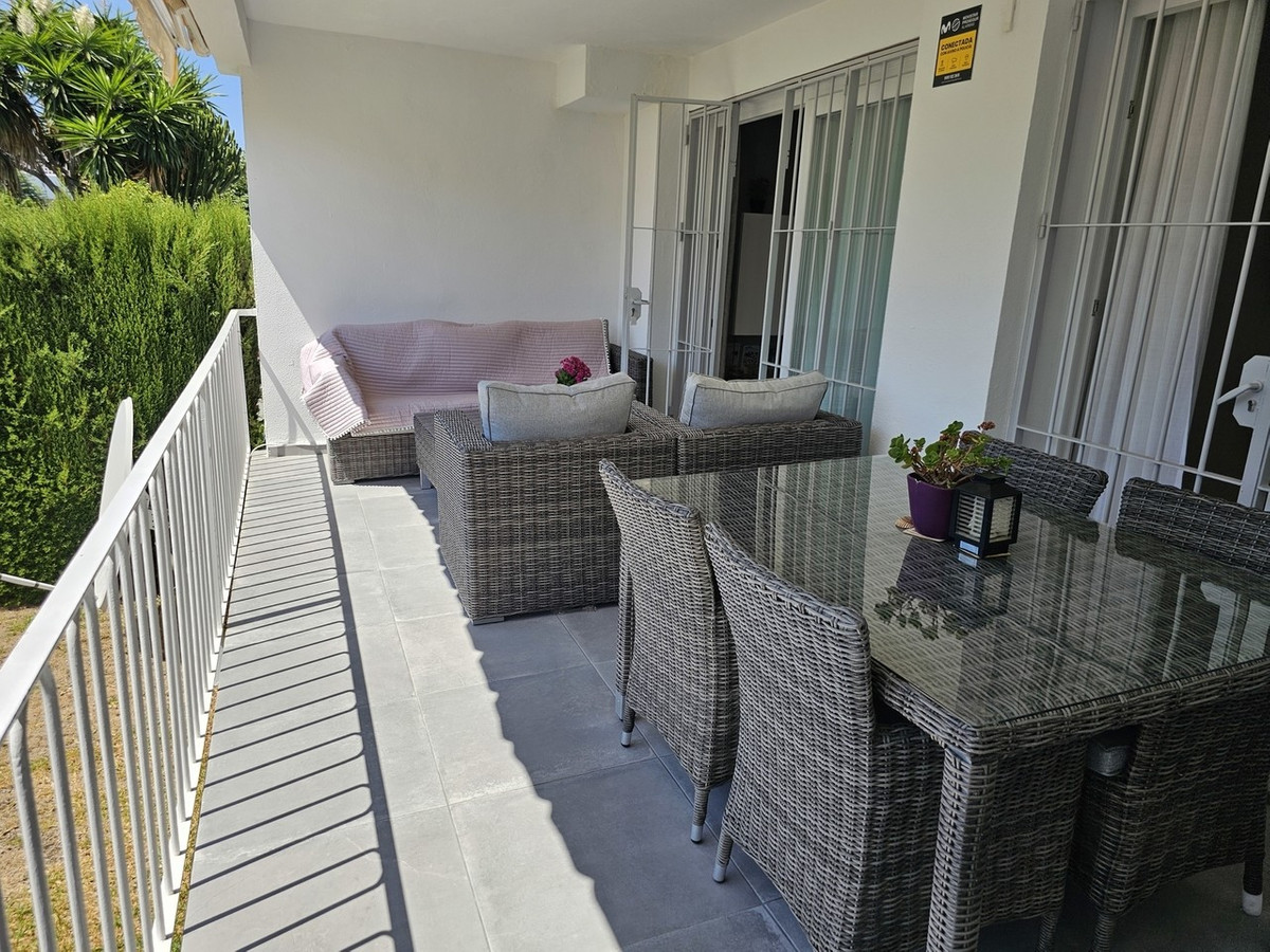 2 Bed Apartment for sale in El Paraiso Costa Del Sol, Málaga, Spain