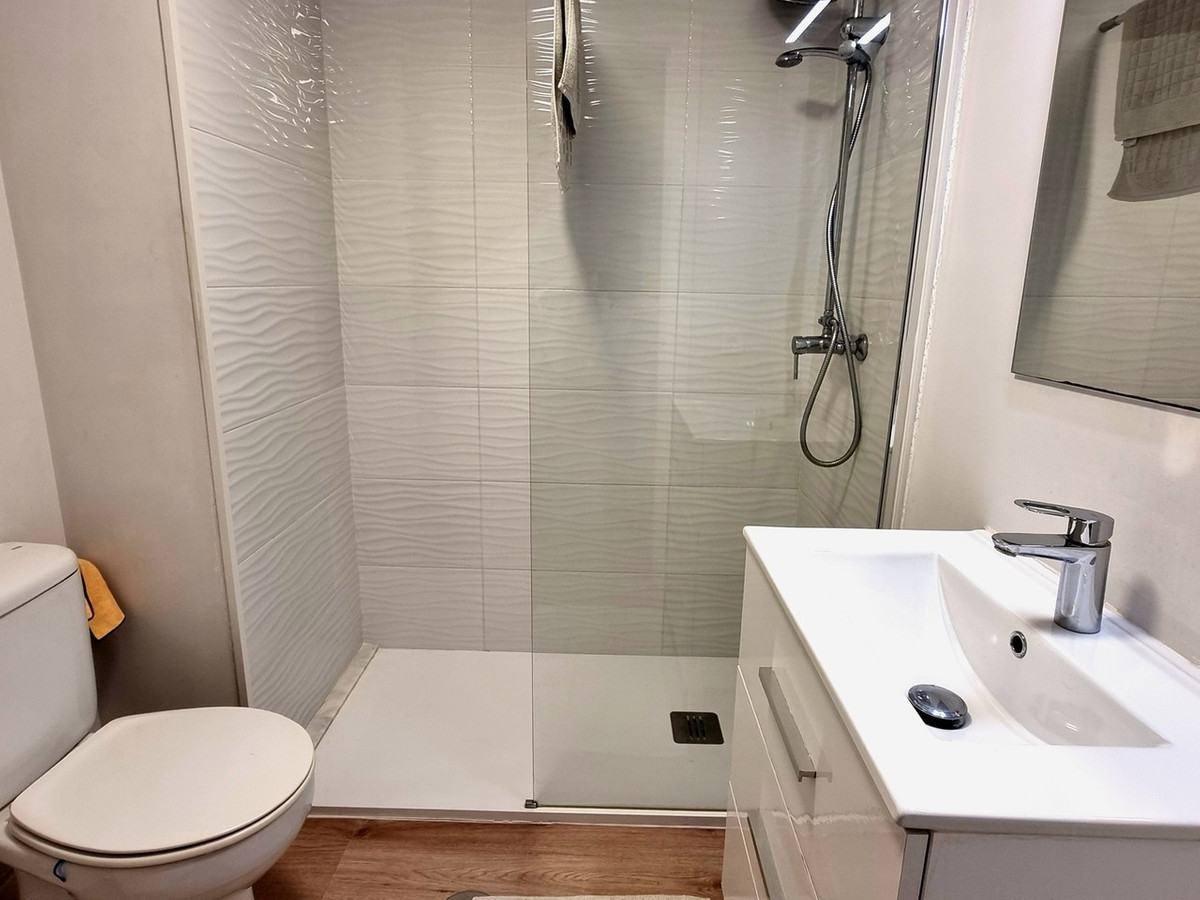 2 Bed Apartment for sale in El Paraiso Costa Del Sol, Málaga, Spain