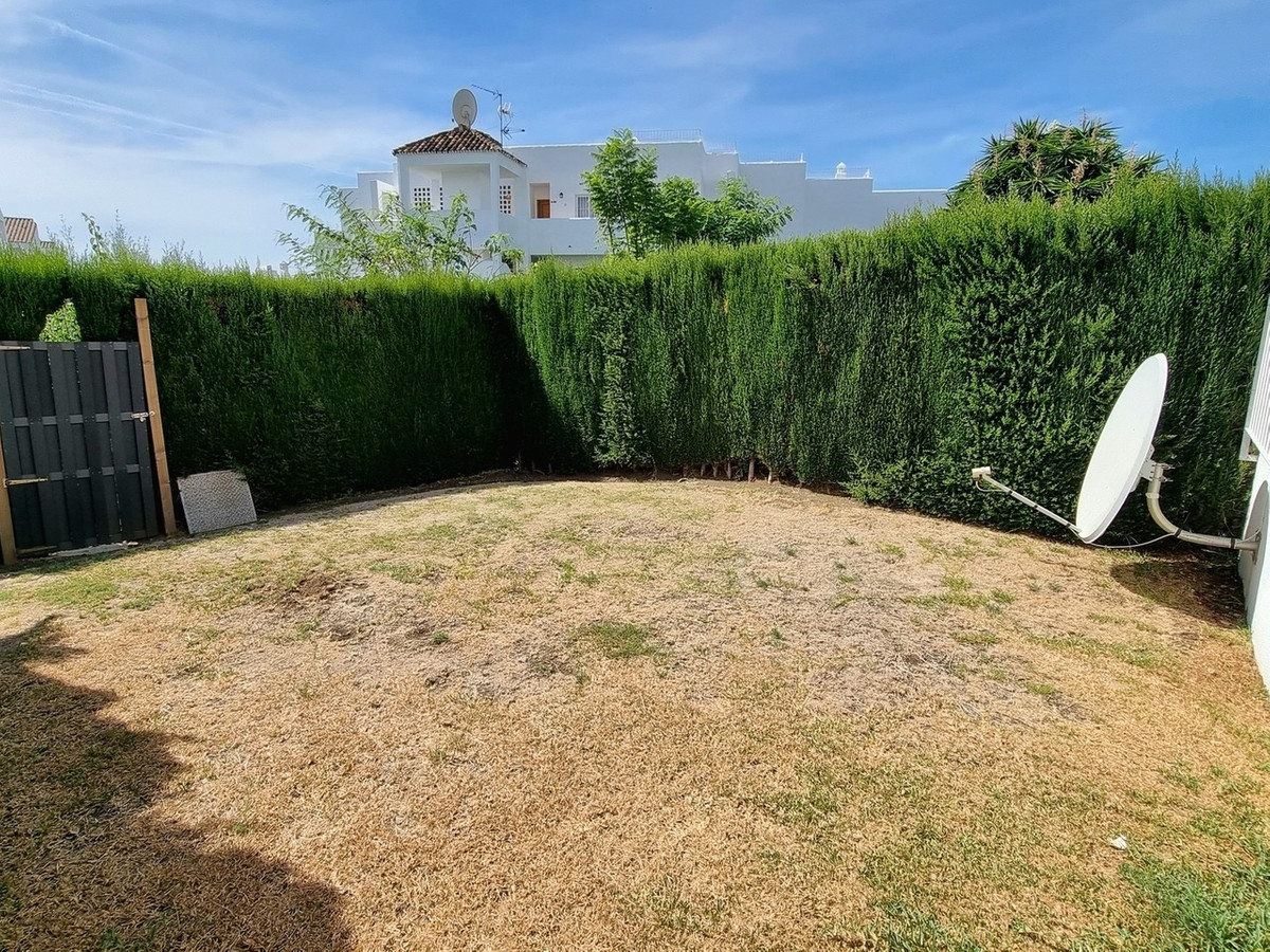 2 Bed Apartment for sale in El Paraiso Costa Del Sol, Málaga, Spain