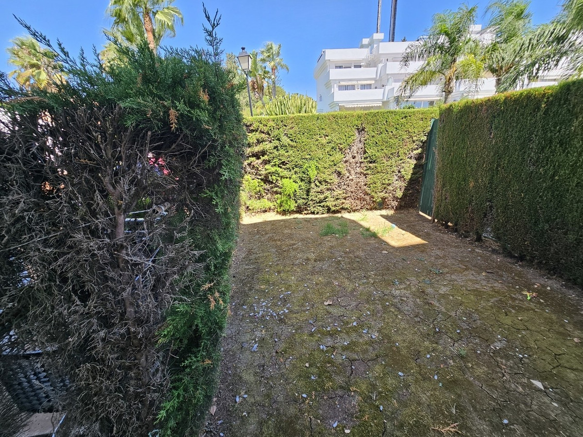 2 Bed Apartment for sale in El Paraiso Costa Del Sol, Málaga, Spain