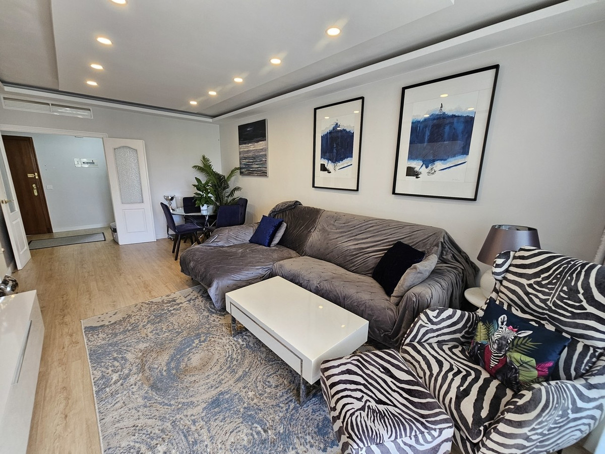 2 Bed Apartment for sale in El Paraiso Costa Del Sol, Málaga, Spain