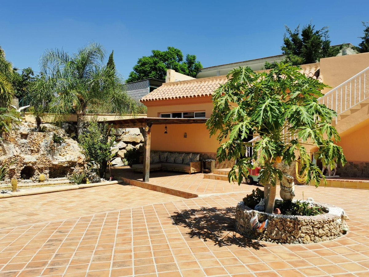 6 Bed Townhouse for sale in La Cala De Mijas Costa Del Sol, Málaga, Spain