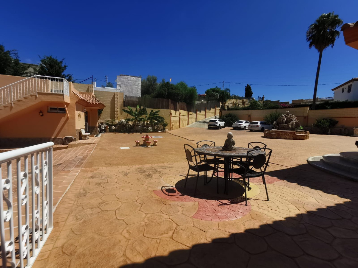 6 Bed Townhouse for sale in La Cala De Mijas Costa Del Sol, Málaga, Spain