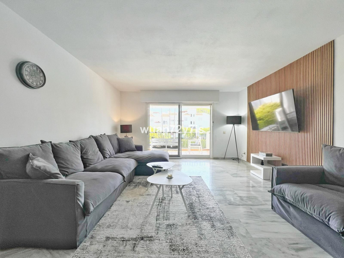 Se vende Apartamento Planta Media de 3 dormitorios en Costa Del Sol, Málaga, España