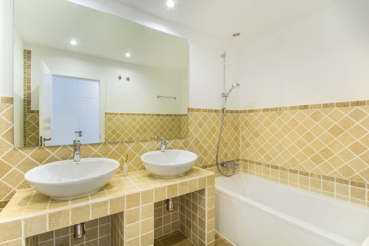 2 Bed Apartment for sale in Selwo Costa Del Sol, Málaga, Spain
