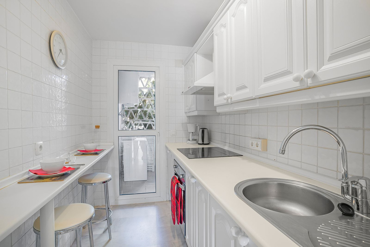 2 Bed Apartment for sale in Calahonda Costa Del Sol, Málaga, Spain