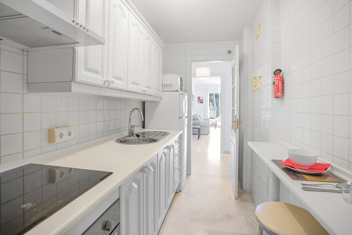 2 Bed Apartment for sale in Calahonda Costa Del Sol, Málaga, Spain