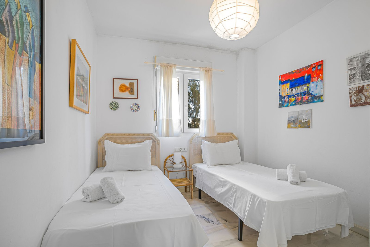 2 Bed Apartment for sale in Calahonda Costa Del Sol, Málaga, Spain