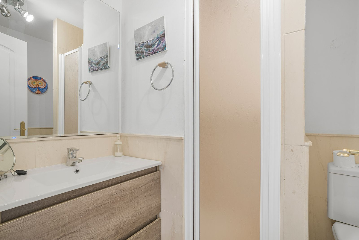 2 Bed Apartment for sale in Calahonda Costa Del Sol, Málaga, Spain