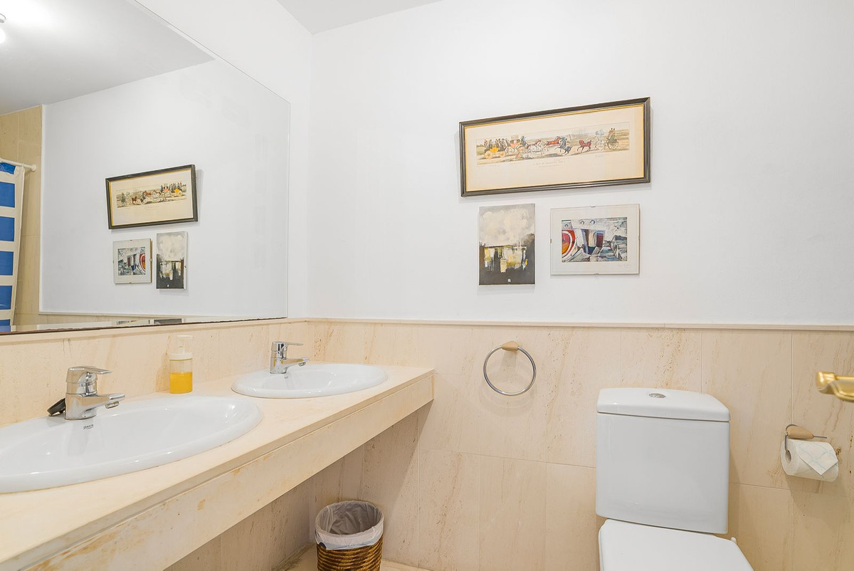 2 Bed Apartment for sale in Calahonda Costa Del Sol, Málaga, Spain