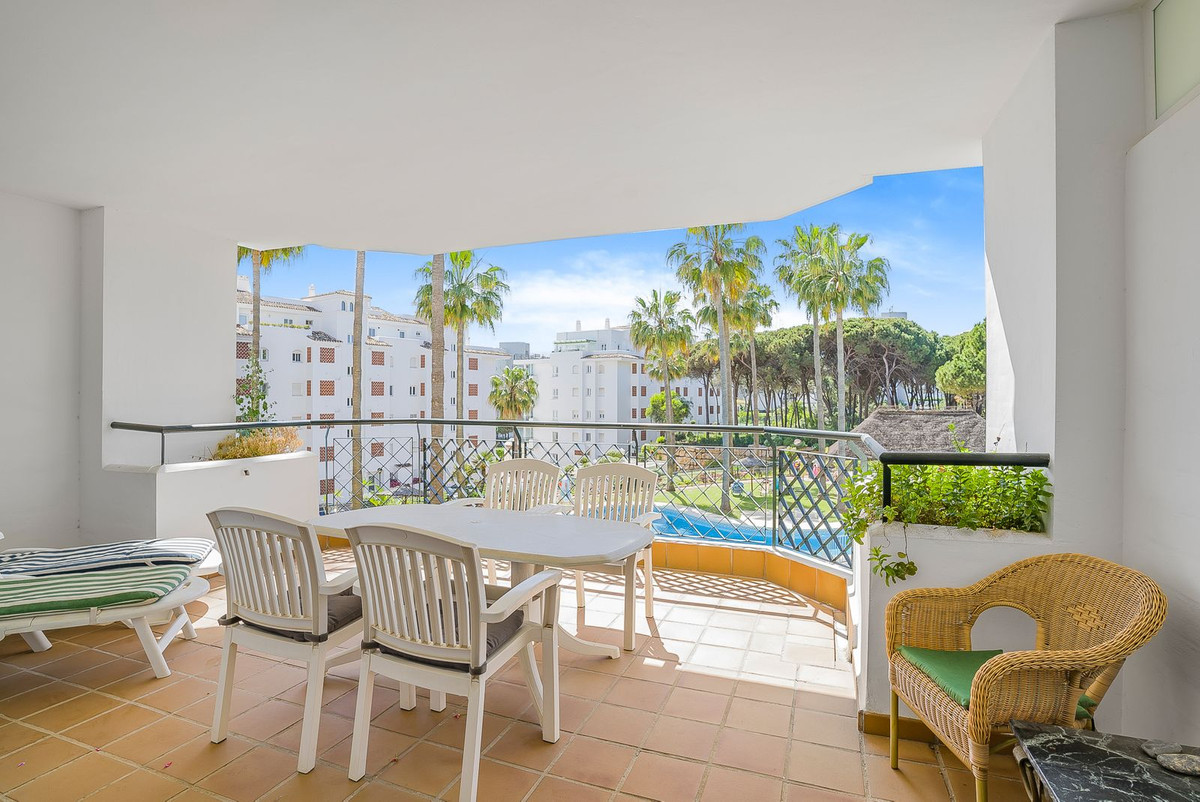 2 Bed Apartment for sale in Calahonda Costa Del Sol, Málaga, Spain