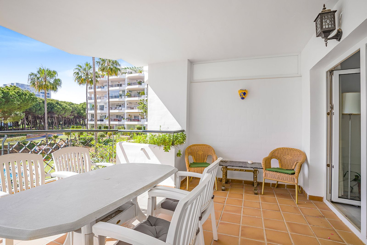 2 Bed Apartment for sale in Calahonda Costa Del Sol, Málaga, Spain