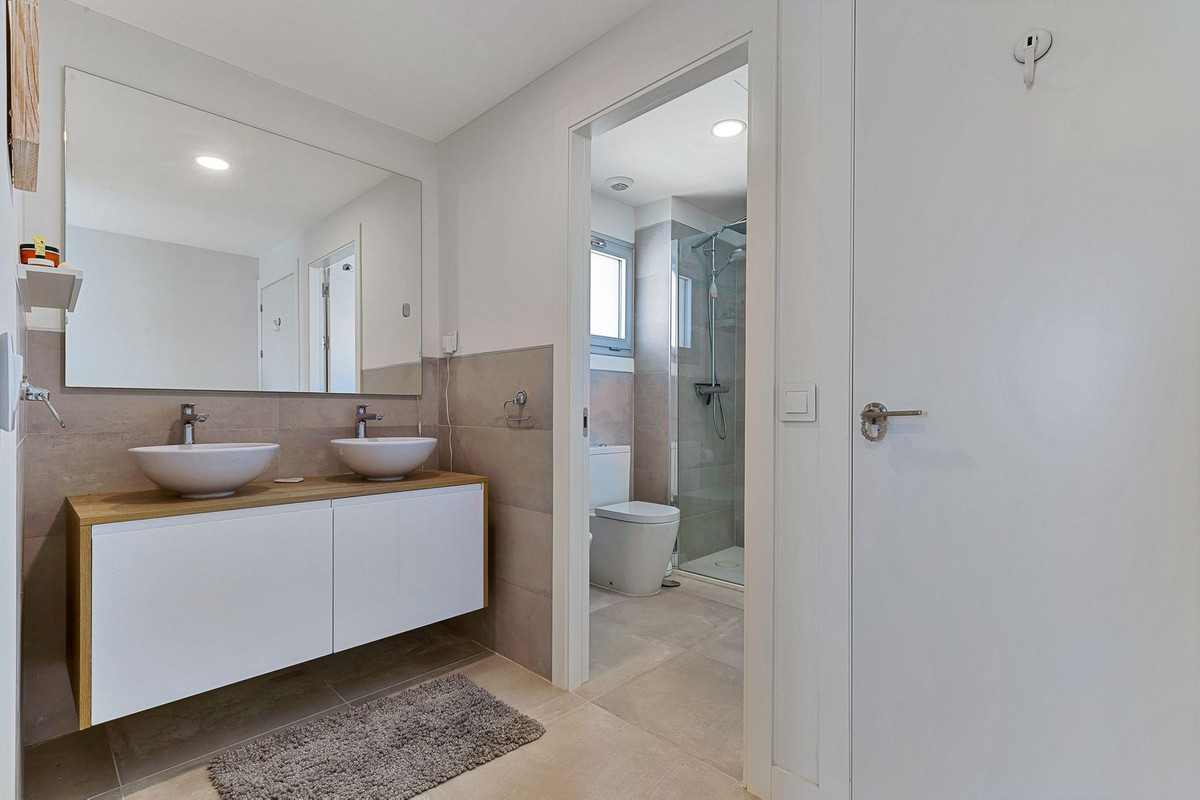 2 Bed Apartment for sale in Fuengirola Costa Del Sol, Málaga, Spain