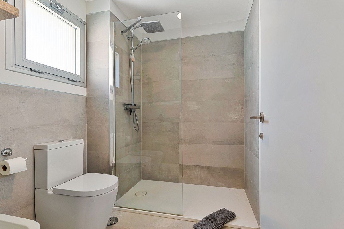 2 Bed Apartment for sale in Fuengirola Costa Del Sol, Málaga, Spain