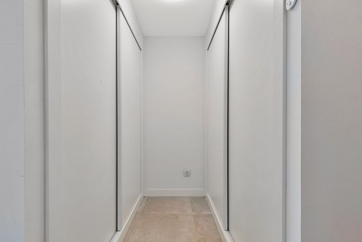 2 Bed Apartment for sale in Fuengirola Costa Del Sol, Málaga, Spain